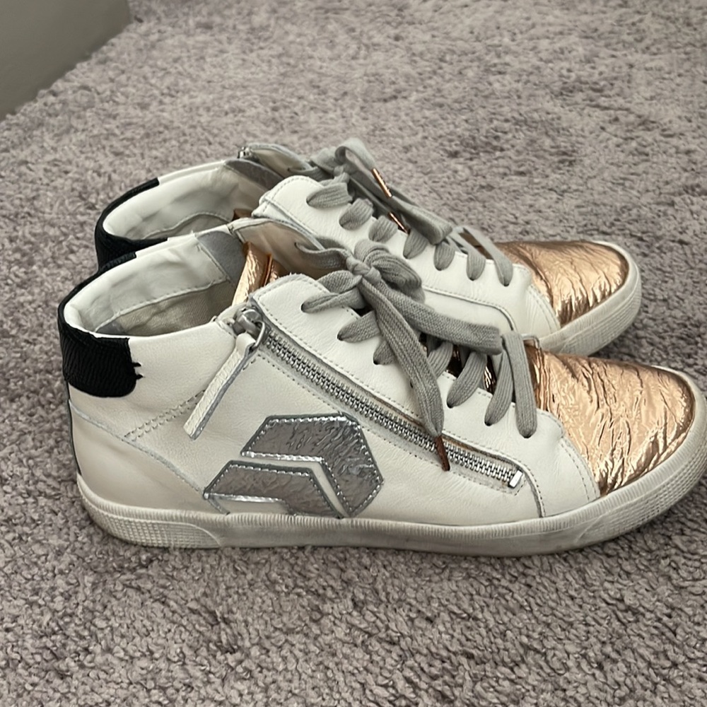 Dolce Vita Sneakers - Picture 2 of 5
